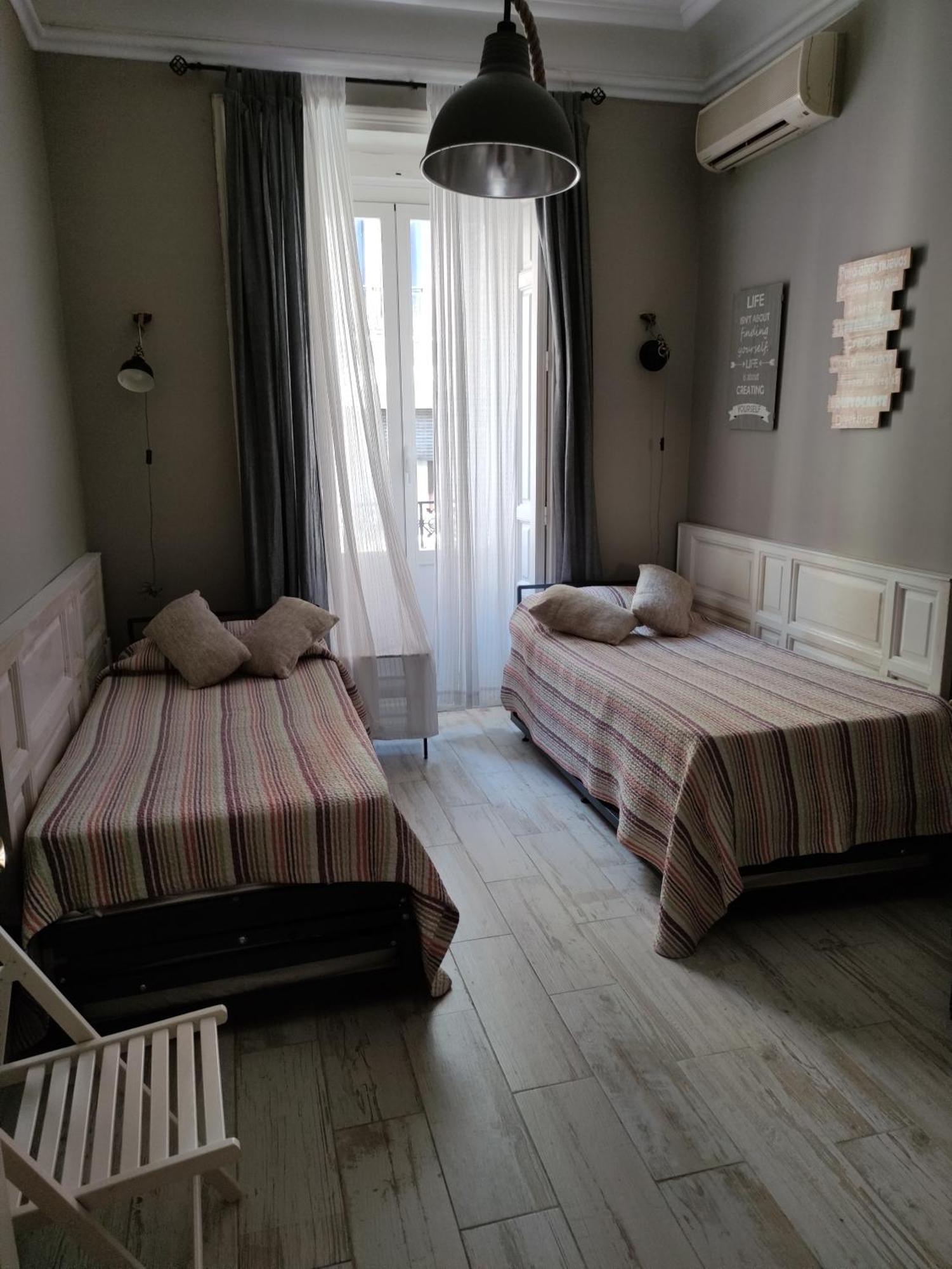 Hostal Hispalense Madrid Exteriör bild