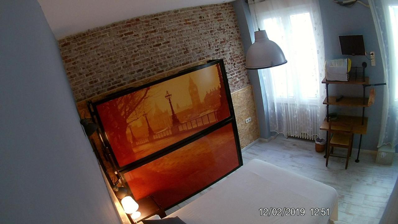 Hostal Hispalense Madrid Exteriör bild